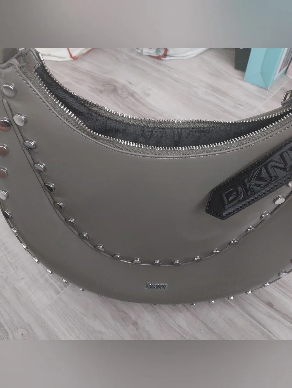 Dkny hobo glossy